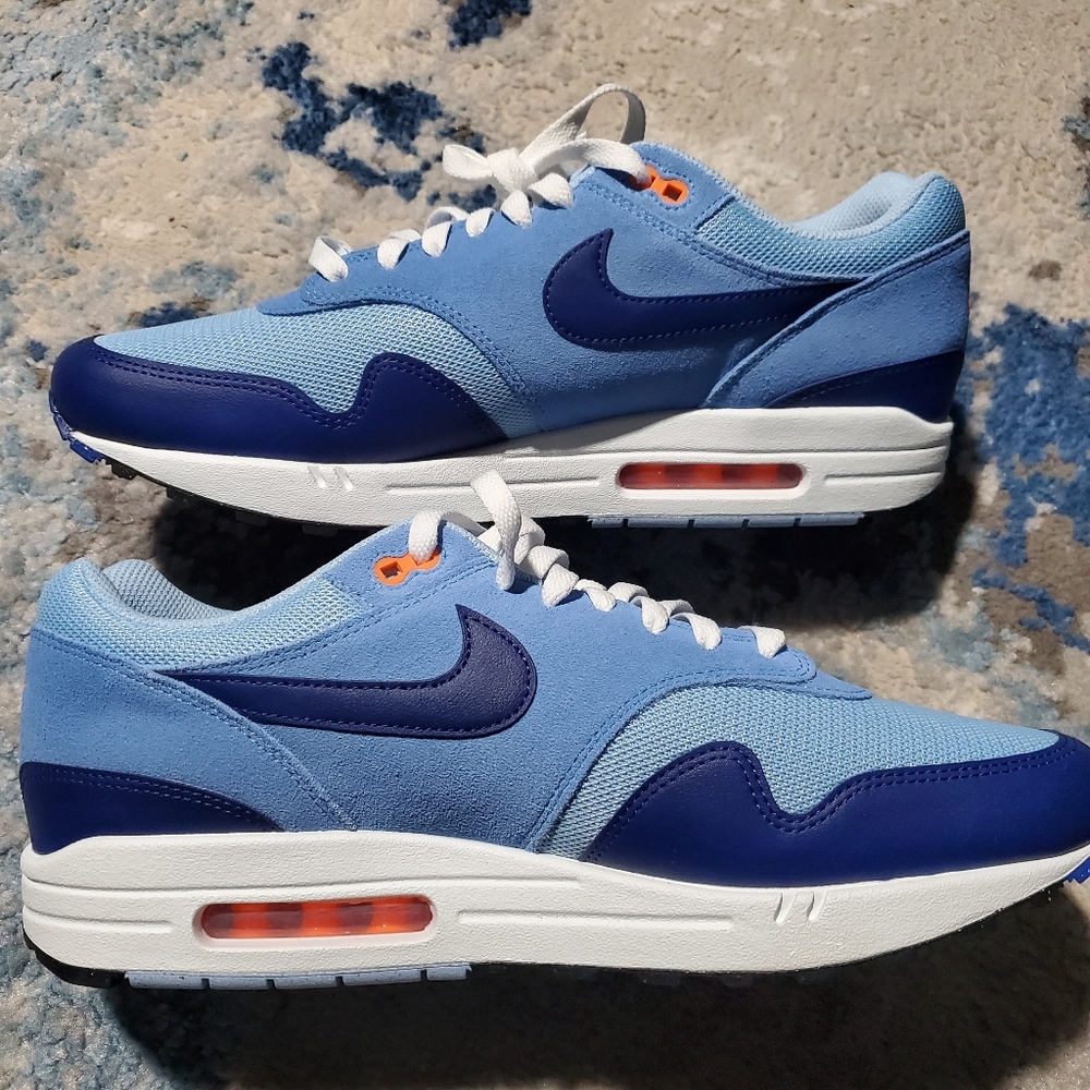 Nike Men’s Light Blue & Navy Air Max Sneakers